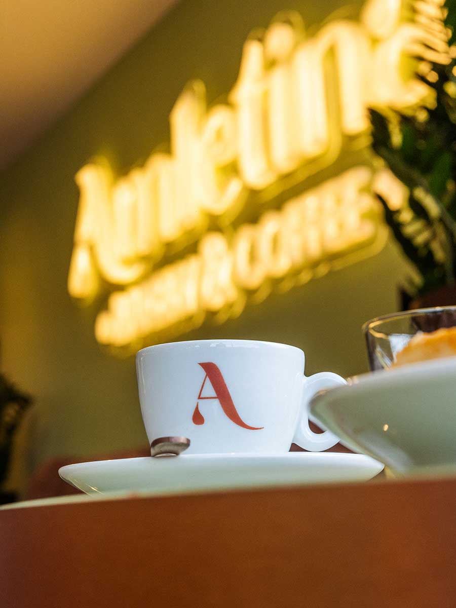 Amletina prodotti colazione insegna banco